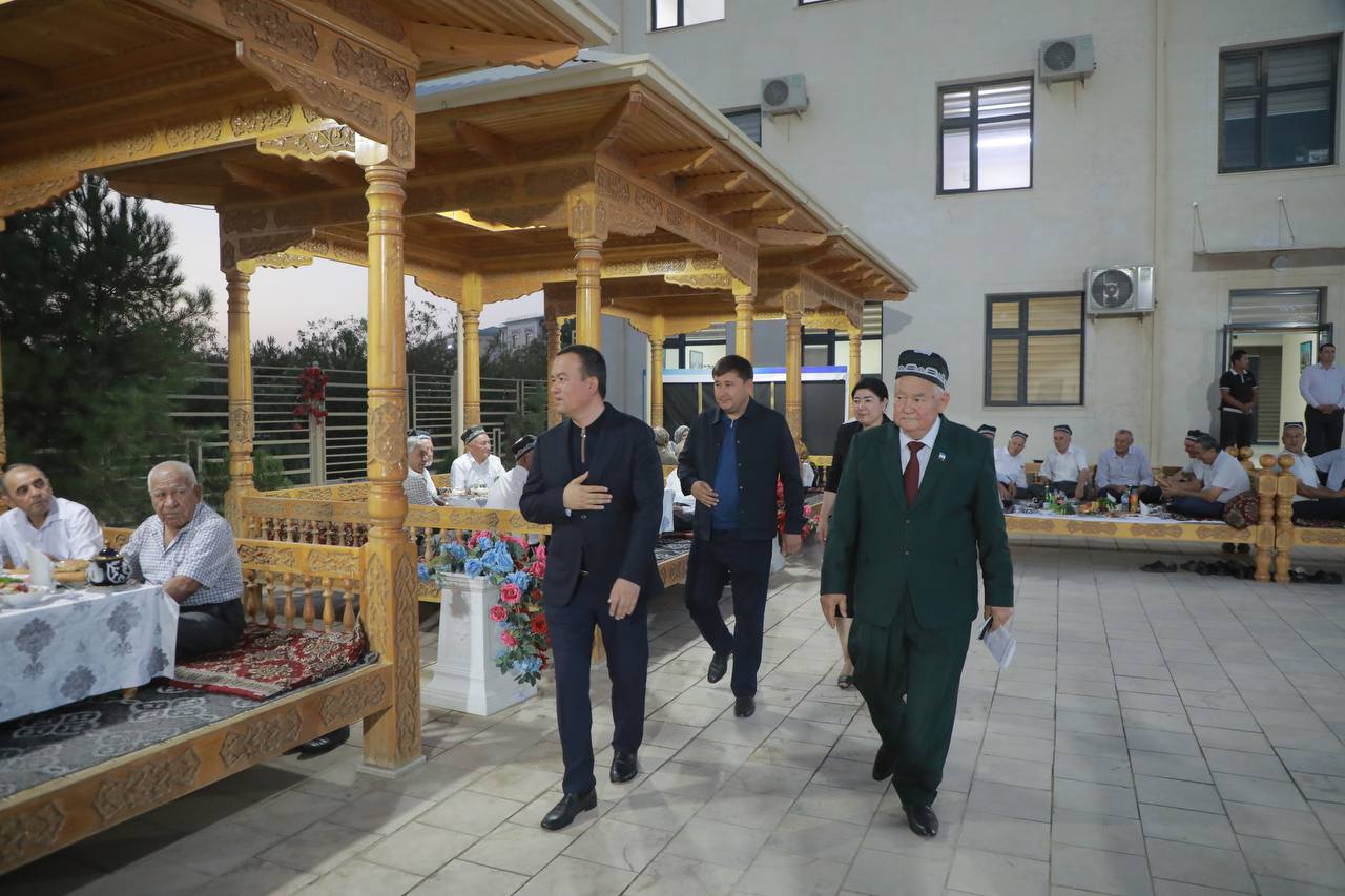 “Bugunning qadri” — Termizda hokim va nuroniylar uchrashuvi bo‘lib o‘tdi