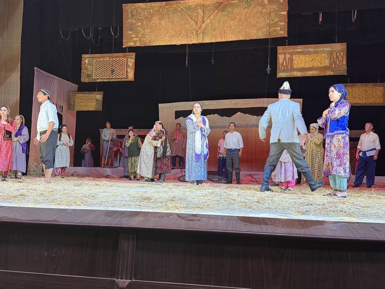 🎭 Spektakl namoyishi