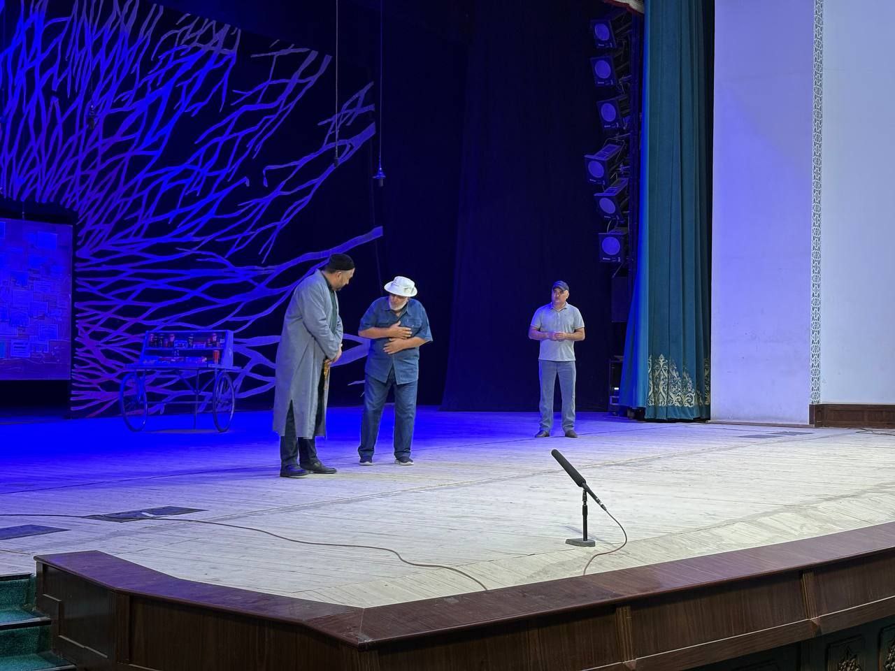 🎭 Spektakl namoyishi.