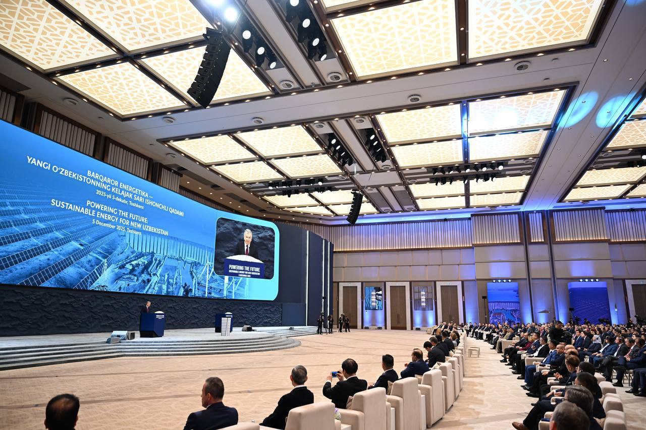 Prezident Shavkat Mirziyoyev energetika sohasidagi obyektlar va loyihalarni ishga tushirish marosimida nutq so‘zlamoqda.