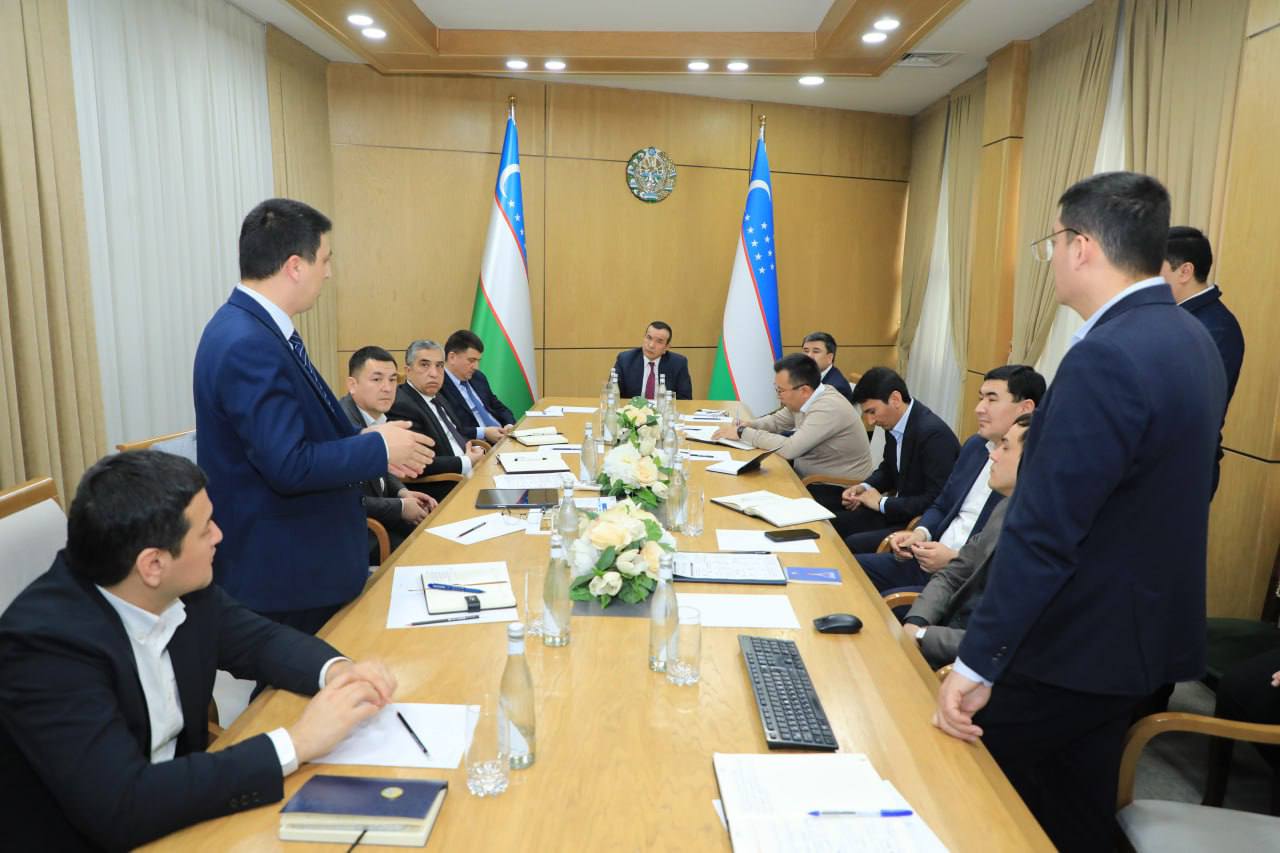 ⚡️ Vazir sohaga oid taqdimotlar bilan tanishdi