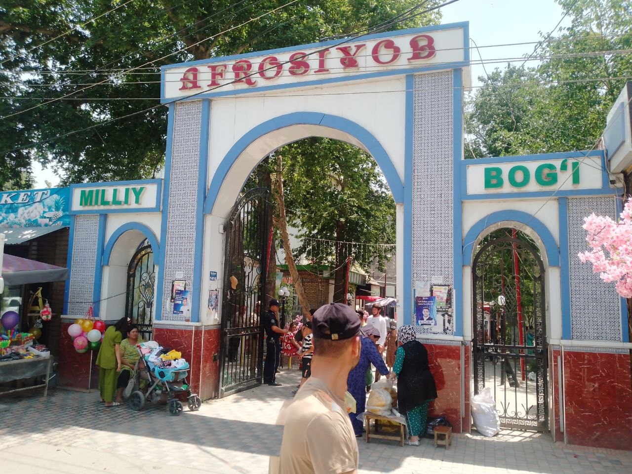 Denov tumanidagi “Afrosiyob” nomli istirohat bog'ida 1-iyun "Xalqaro bolalarni ximoya qilish kuni"ga bag'ishlab “Xar bir bola mehr-e'tiborda” shiori ostida  bayram tadbiri bo'lib o'tdi.